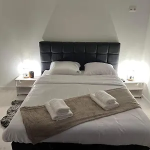 Prachtige In Centrum Met Badkamer ! Belçika